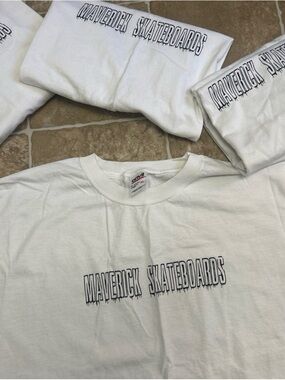 4- skateboard T-shirt XL mens White Maverick Skateboard Logo Anvil Tag Cotton l